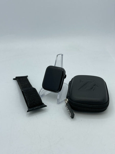 Apple Watch Series 5 (GPS) Space Gray Aluminum 44mm w/ Black Sport Loop