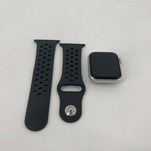 Apple Watch SE (GPS) Silver Sport 40mm w/ Black Sport Band
